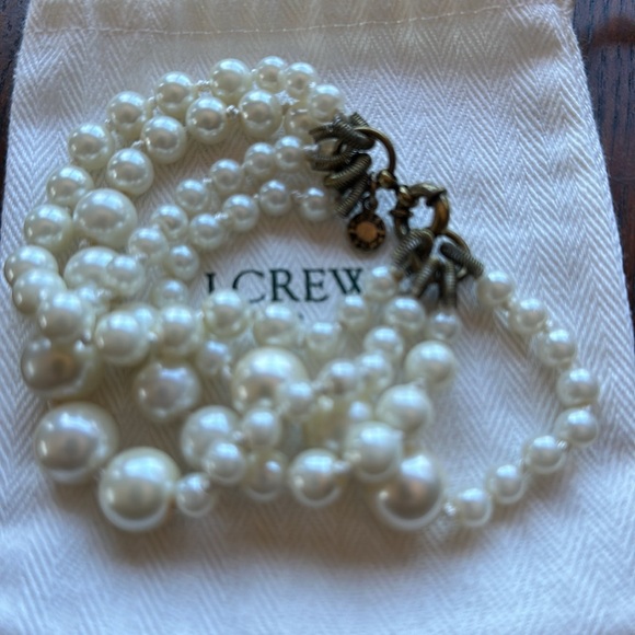 J.Crew multi strand (4) pearl bracelet. Varied pearl size. Gold toned clasp. EUC - Picture 5 of 14